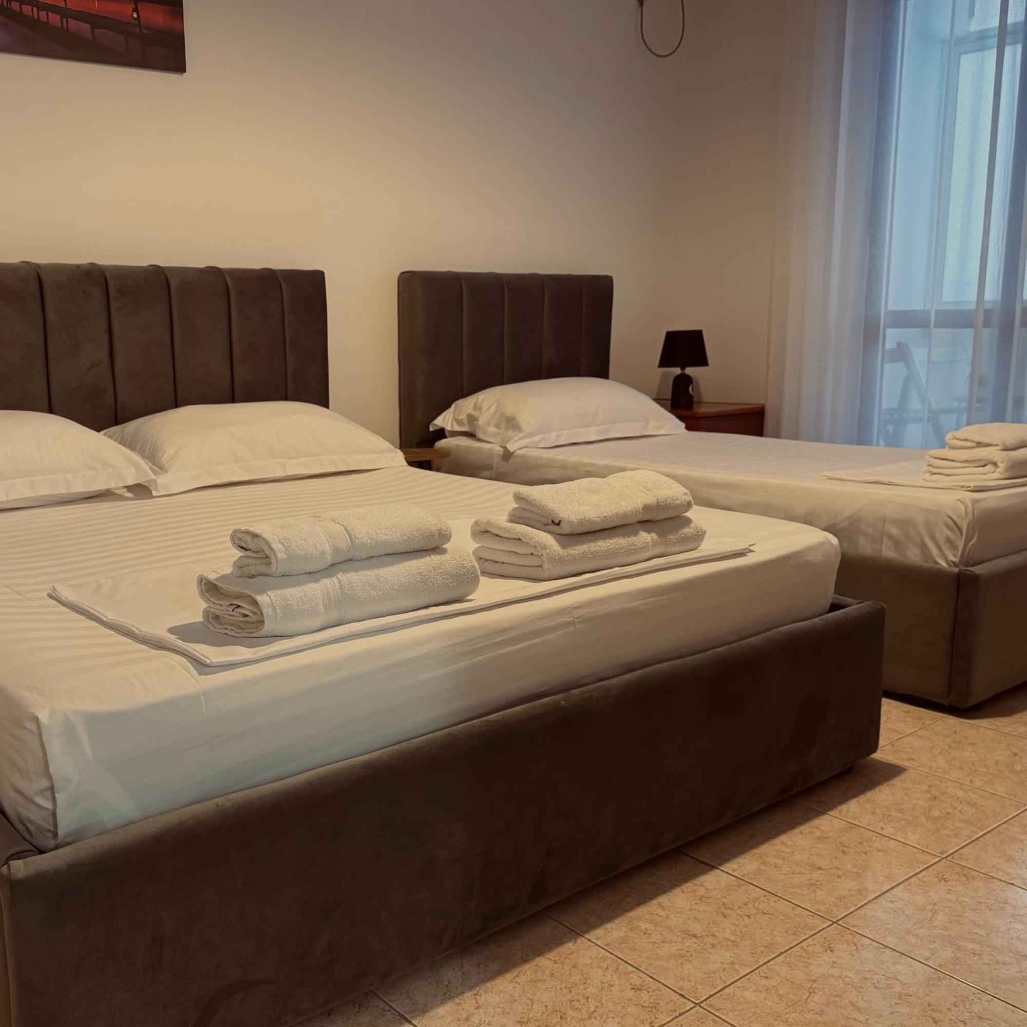 Hi5 Rooms Tirana Eksteriør billede